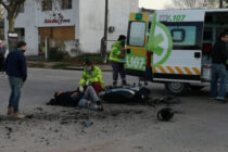 IMPACTAN UNA MOTO Y UNA CAMIONETA: EL MOTOCICLISTA FUE TRASLADADO POR SAME