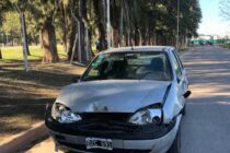 AUTOMÓVIL COLISIONA CONTRA UN POSTE DE CABLEADO ELÉCTRICO