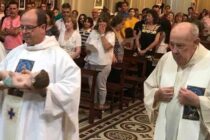 LOS SACERDOTES DE LA CASA PARROQUIAL SE ENCUENTRAN AISLADOS, EL PADRE ROBERTO, CON UN CUADRO FEBRIL, Y EL PÁRROCO CLAUDIO MOSCA, ESPERANDO RESULTADOS DEL HISOPADO