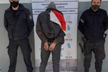 LA POLICÍA DETUVO A UN SUJETO QUE COMETIÓ DESTROZOS EN VARIAS VIVIENDAS Y AUTOMÓVILES