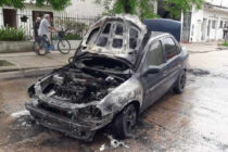 INCENDIO EN UN AUTOMÓVIL EN LA VÍA PÚBLICA