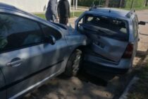 AUTOMÓVIL COLISIONA CONTRA OTRO QUE ESTABA ESTACIONADO