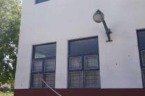 VÁNDALOS DAÑAN UNA VENTANA Y REJA DE UNA ESCUELA