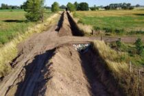 LIMPIEZA, ZANJEO Y COLOCACIÓN DE TUBOS EN LA ZONA DEL CTEL 8VO, PARAJE LA PORTEÑA