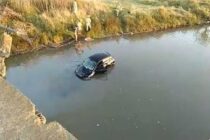 EN RUTA 41 Y ARROYO EL TORO SE DESPISTO UN AUTO CAYENDO AL AGUA