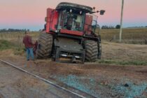 EL TREN CHOCO CON UNA COSECHADORA, NO HUBO VICTIMAS