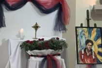 YA ESTA EN EL COLEGIO FASTA LA RELIQUIA DEL BEATO ITALIANO CARLO ACUTIS