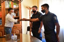 EL ACCIONAR INMEDIATO DE 4 POLICIAS SALVO LA VIDA DE UNA CRIATURA