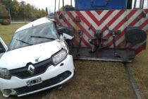 EL TREN EMBISTIO A UN AUTO EN EL CRUCE DE SARMIENTO Y LAMADRID. UN LESIONADO