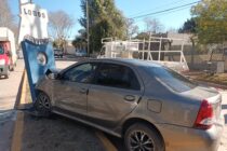 UN AUTO CHOCO EL MONOLITO ROTARIO DE LA AVENIDA YRIGOYEN