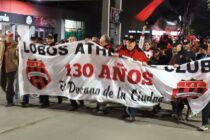 CAMINATA DE ATHLETIC POR EL CENTRO DE LOBOS CELEBRANDO SUS 130 AÑOS