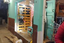 ROBARON EN UN COMERCIO TRAS DESTROZAR LA VIDRIERA A PIEDRAZOS