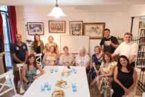 BIBLIOTECA CAPPONI: BRINDIS CON EL PERIODISMO Y SORTEO DE LAS CANASTAS