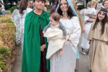 LA PARROQUIA VISTIO DE NAVIDAD LA PLAZA 1810