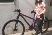 MALVIVIENTE ATACO A UNA MENOR DE 11 AÑOS PARA ROBARLE LA BICICLETA EN LA CALLE