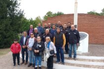 VIGILIA, IZAMIENTO DE BANDERA, OFRENDAS Y ORACION EN EL DIA DEL VETERANO DE MALVINAS