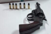 SUJETO APREHENDIDO TRAS INTIMIDAR A DOS PERSONAS CON UN REVOLVER