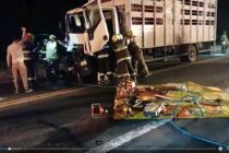UN CAMION CHOCO EL ACOPLADO DE OTRO EN LA RUTA 205. HAY DOS PERSONAS LESIONADAS