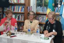 MARIA DEL ROSARIO AYASTUY PRESENTO «VARIAS VIDAS EN UNA», SU PRIMER LIBRO