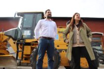 MOTONIVELADORA PARA EL MUNICIPIO. LA PRESENTO EL JEFE DE GABINETE DEL MINISTERIO DE DESARROLLO AGRARIO