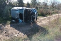 VUELCO DE UN AUTO EN CAMINO A CARBONI. UNA MUJER LESIONADA