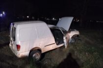 SE DESPISTÓ Y FUE A PARAR A UNA ZANJA, TRES PERSONAS LESIONADAS