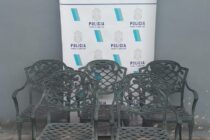 INTERCEPTADOS CUANDO SE LLEVABAN 5 SILLONES DE JARDIN ROBADOS DE UNA CASA