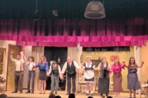 «LAS DE ENFRENTE», UN CLASICO DE LA ESCENA MUY BIEN LOGRADO POR EL GRUPO DE GUILLERMO DINOMO