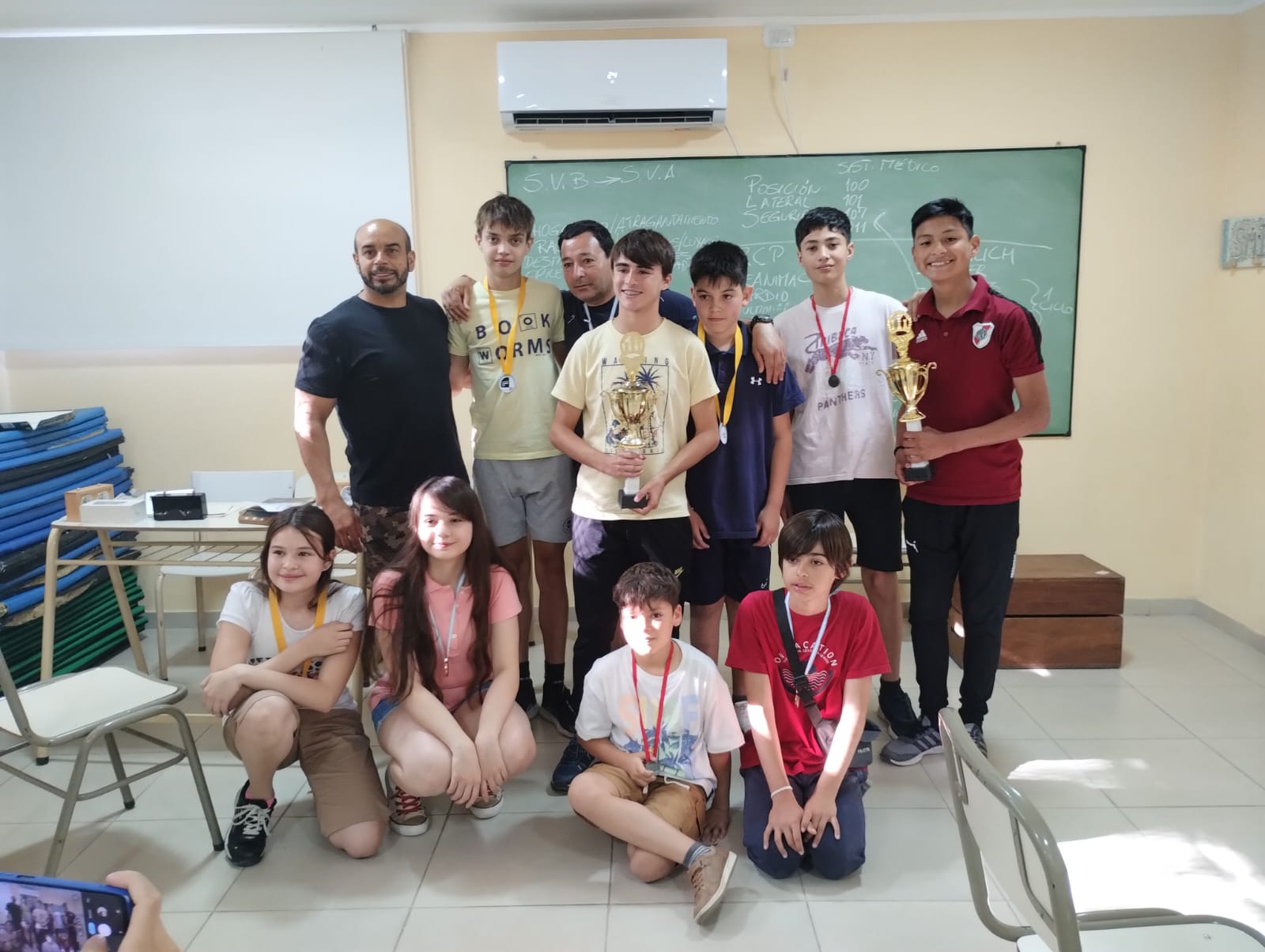 GANADORES DEL ULTIMO TORNEO INTERNO DE LA ESCUELA MUNICIPAL DE AJEDREZ ...