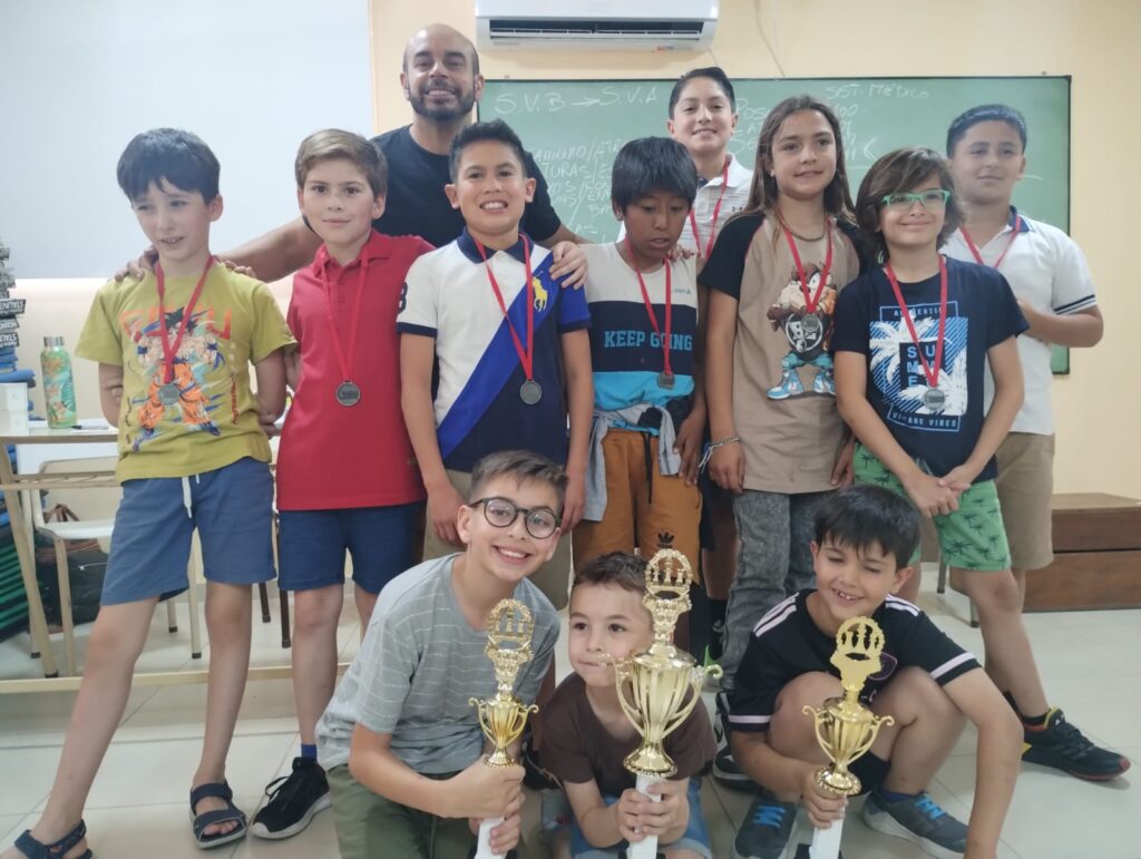 GANADORES DEL ULTIMO TORNEO INTERNO DE LA ESCUELA MUNICIPAL DE AJEDREZ ...