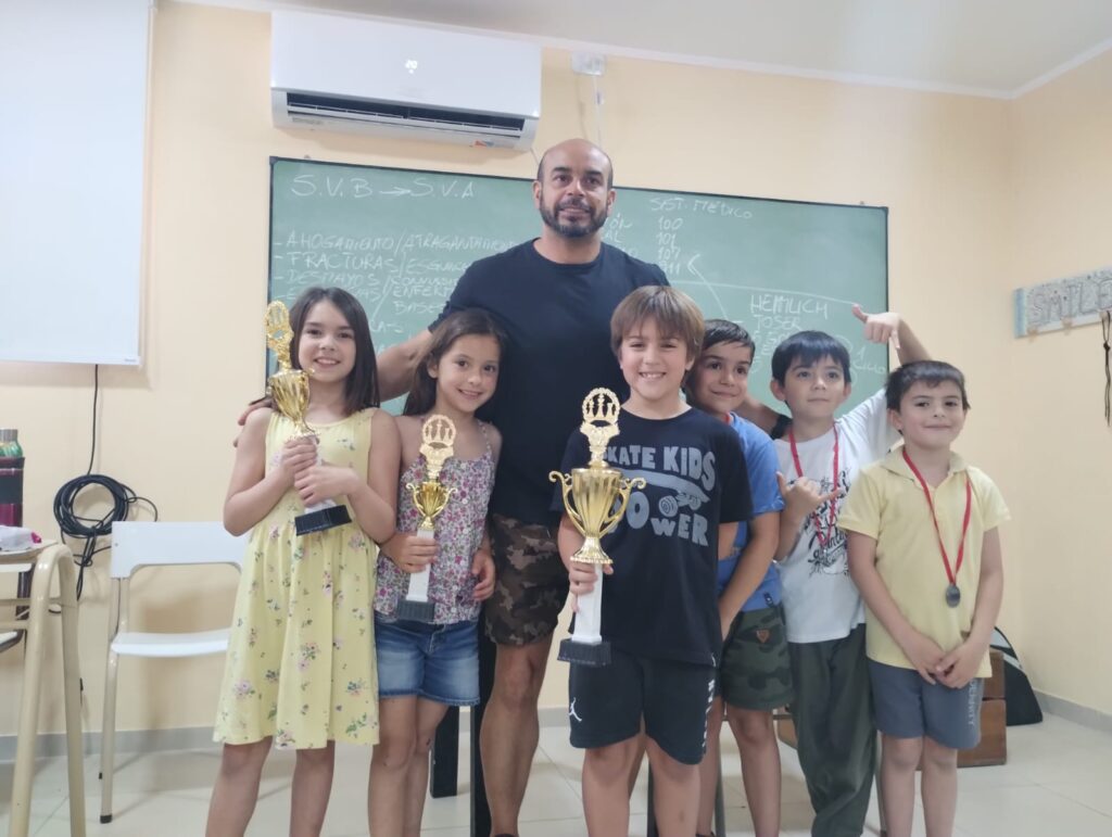 GANADORES DEL ULTIMO TORNEO INTERNO DE LA ESCUELA MUNICIPAL DE AJEDREZ ...