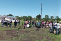 AMOR POR LOBOS CONVOCO A UNA MOVIDA PLANTANDO 500 ESPECIES EN UN PREDIO DE EMPALME