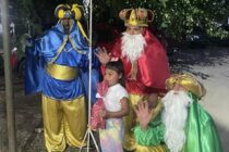 LOS REYES DE RIVADAVIA RECORRIERON EMPALME Y LOBOS, REGALARON GOLOSINAS Y JUGUETES