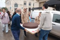 LA FIESTA DEL ALFAJOR DESAFIO AL CLIMA EN LA PLAZA 1810, CON UN INTERESANTE MARCO DE PUBLICO