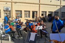 CELEBRO SUS 15 AÑOS LA ORQUESTA ESCUELA DE LOBOS CON UN ESTUPENDO ESPECTACULO EN LA ESCUELA PRIMARIA 1