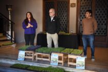 DESDE LA PROVINCIA, ENTREGARON CREDITOS, INSUMOS Y PLANTINES A PRODUCTORES E INSTITUCIONES DE LOBOS