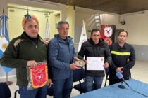 BOMBEROS VOLUNTARIOS EFECTUO UN RECONOCIMIENTO AL MAYOR RAMIRO ANTOÑANA POR SU LOGRO