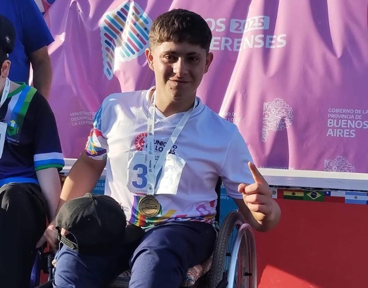 MEDALLA DE ORO PARA LEO LOZANO EN LANZAMIENTO DE BALA PCD