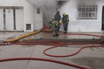 DOS HABITACIONES DE UNA CASA ARRASADAS POR EL FUEGO EN ALBERDI 162