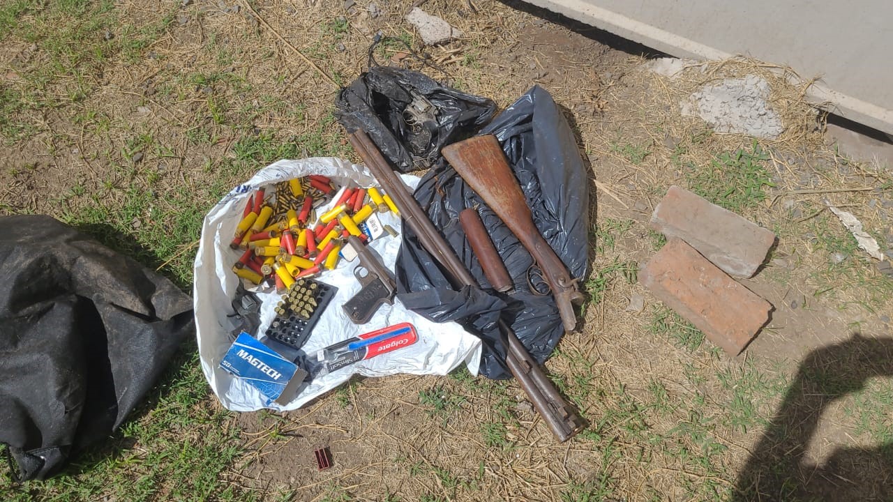 SECUESTRO DE UN ARSENAL DE ARMAS Y UN SUJETO DETENIDO