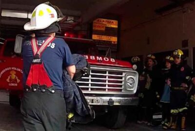 PERDIDAS TOTALES POR VORAZ INCENDIO EN UNA VIVIENDA EN CALLE JUNIN