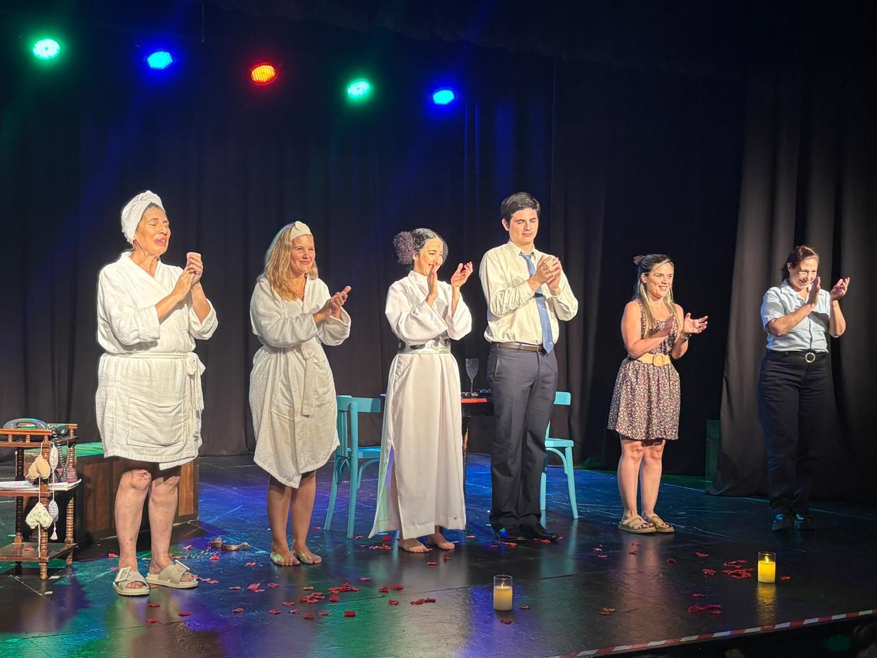 BRILLANTE PRESENTACION DE «EL TEATRITO», TRES OBRAS CORTAS CON IMPECABLES ACTUACIONES DE TODOS LOS PROTAGONISTAS