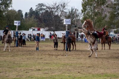 QUINTA FIESTA DE LA TRADICION EN ACUYAI, CON MUY BUEN NIVEL DE DESTREZA Y CARPA COLMADA EN LOS FOGONES Y BAILES