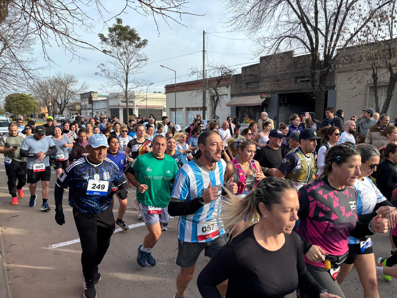 163 ATLETAS CORRIERON LA CUARTA EDICION DE «YO CORRO POR MI BANDERA»