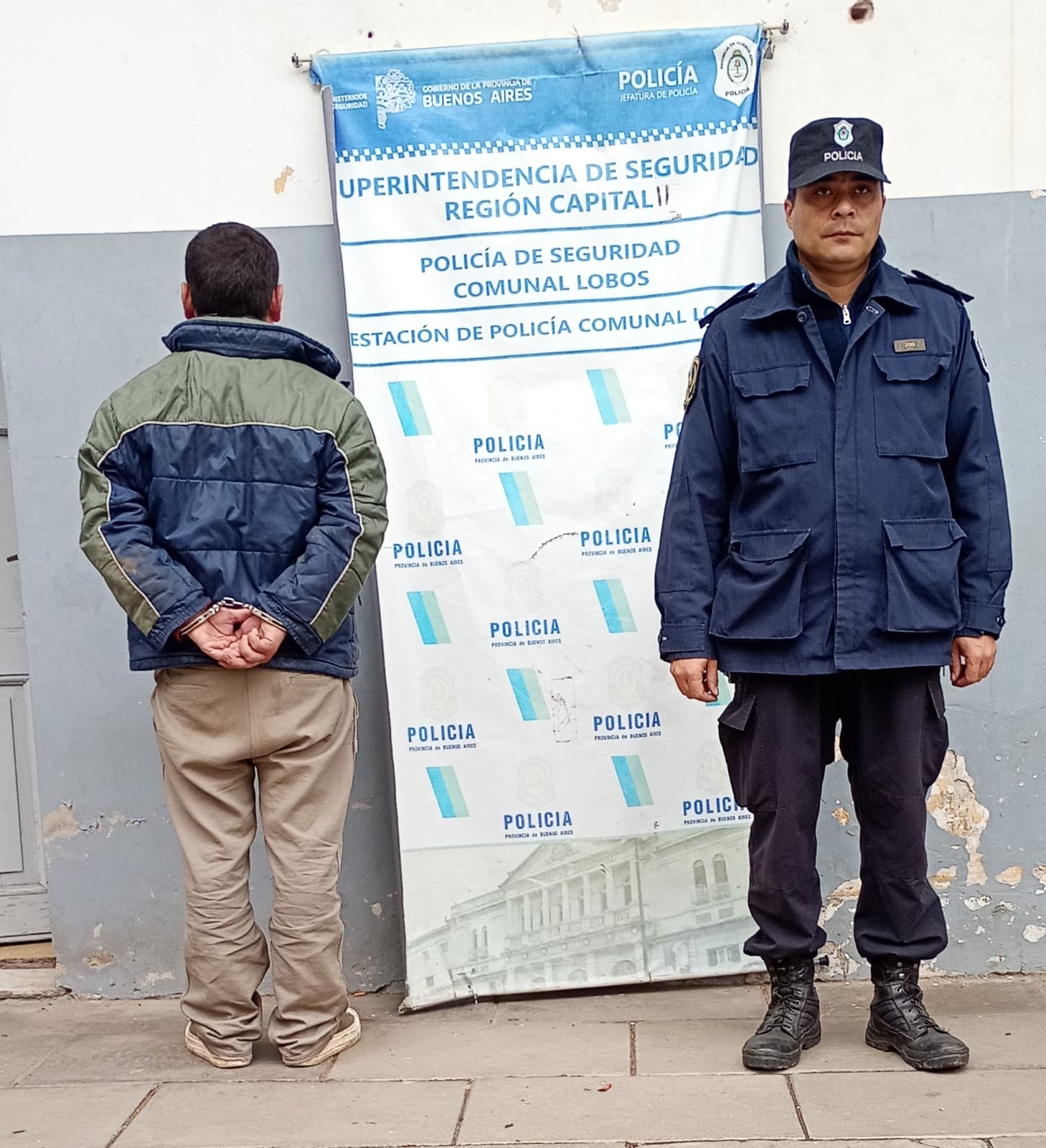 INTENTO ROBAR DINERO DE UN COMERCIO Y FUE APREHENDIDO