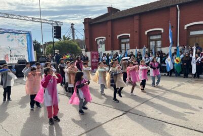 EL INTENDENTE FUE UNICO ORADOR EN EL ACTO OFICIAL DEL 9 DE JULIO, EN LA AVENIDA ALEM