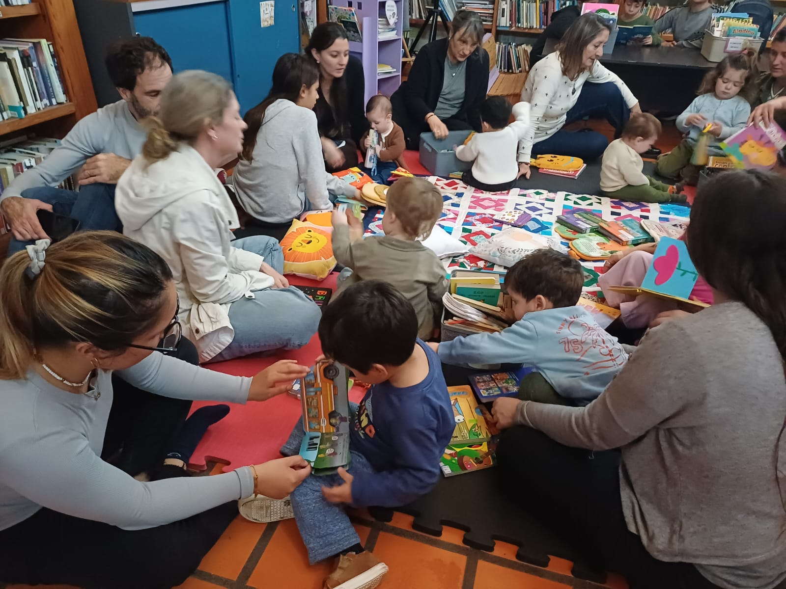 SE INAUGURO LA BEBETECA EN LA BIBLIOTECA HEROES DE MALVINAS