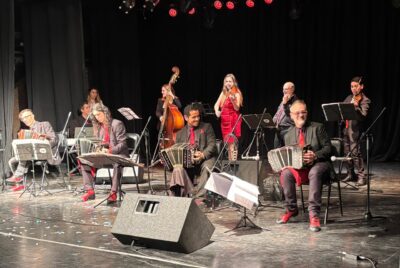 LA «JUAN D´ARIENZO» BRILLO EN EL TEATRO ITALIANO JUNTO A OTROS MUSICOS, CANTORES Y BAILARINES