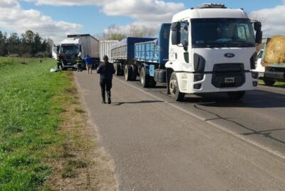 DOS LESIONADOS TRAS CHOQUE EN CADENA DE TRES CAMIONES EN LA 205