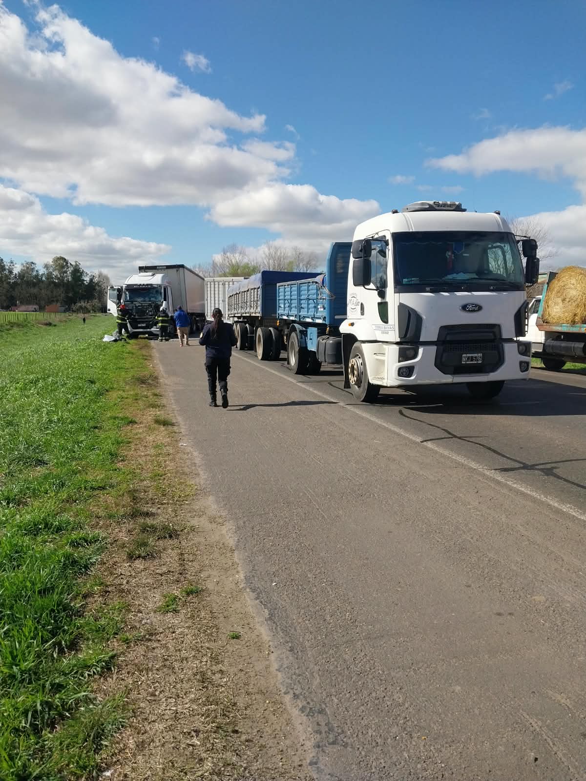 DOS LESIONADOS TRAS CHOQUE EN CADENA DE TRES CAMIONES EN LA 205